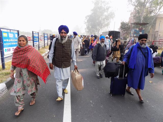 28 Indian Sikh pilgrims arrive in Pakistan via Kartarpur Corridor on 1st day of its reopening