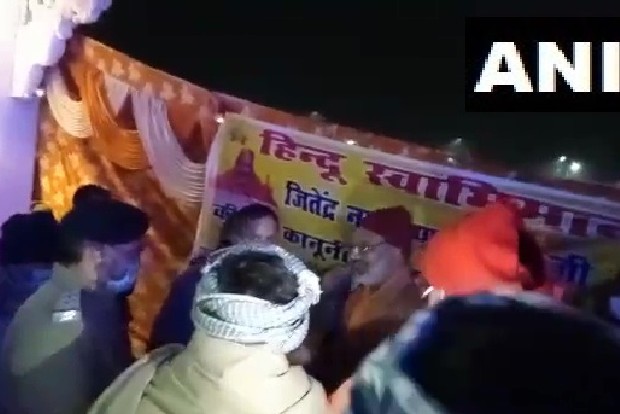 uploads/Dharma Sansad case: Cops pick up Yati Narasimhanand from dharna site in Haridwar