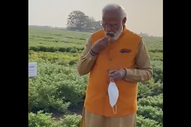 uploads/Modi eats Chana at Hyderabad field