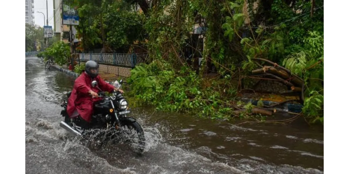 Kolkata Under Water Amid Record Rainfall